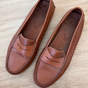 TODS Vintage Brown Leather Loafer Women Shoes. Size 5.5